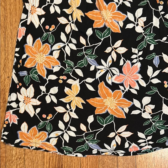 Loft Black and Coral Floral Sleeveless Top Size Small - Picture 7 of 9